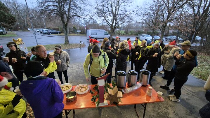 Glühwein und Plätzen nach dem Samstagslauf